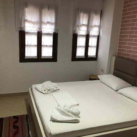 Dhimitri'S Guest House Berat Exterior photo