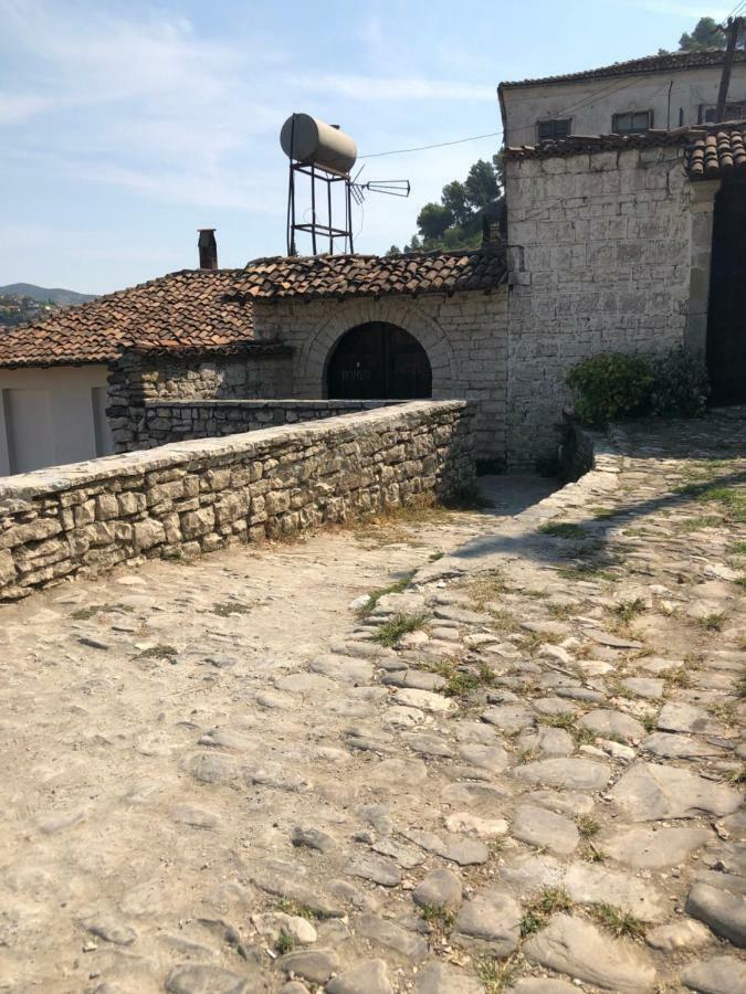 Dhimitri'S Guest House Berat Exterior photo